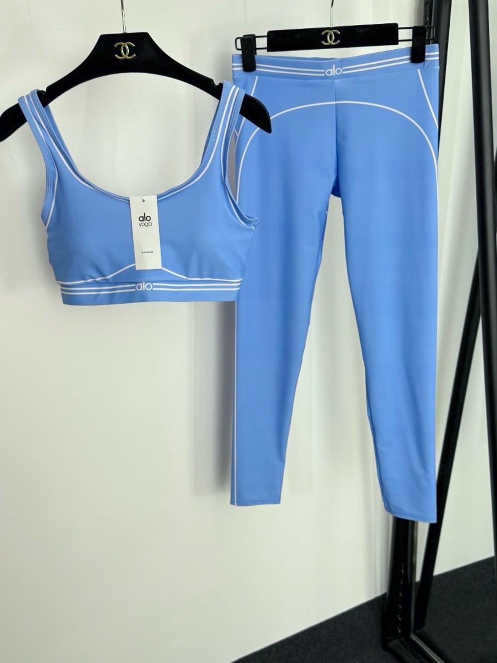 ALO Yoga Light Blue Sports Bra & High-Rise Leggings Set
